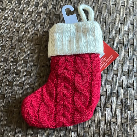 St Nicholas Square 8” Knit Monogrammed Christmas Stockings Letter W. - Picture 2 of 3